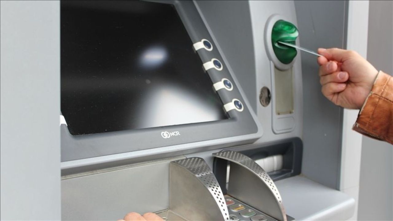 ATM'den para çekerken dikkat! Hesabınızdaki para bir anda sıfırlanabilir - 2. Resim