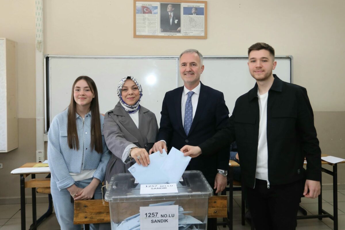 Başkan Alper Taban oyunu kullandı