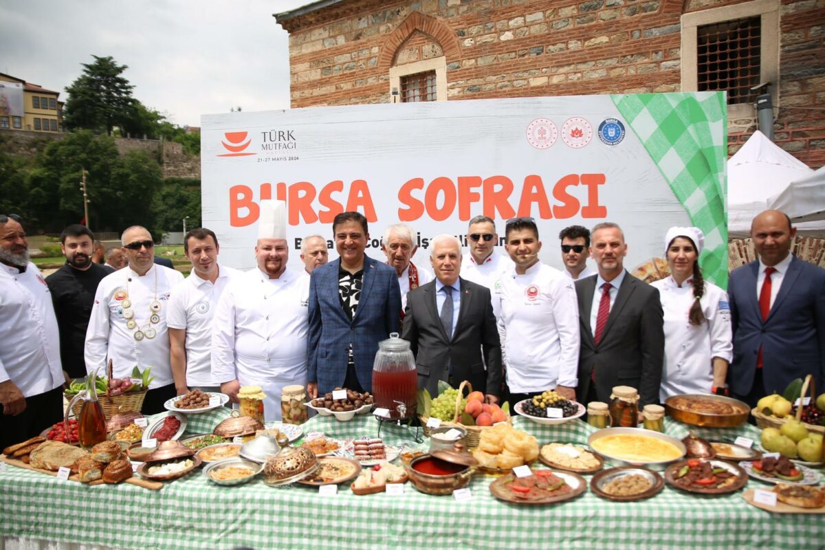 Bursa mutfağı, tarihi meydanda vitrine çıktı