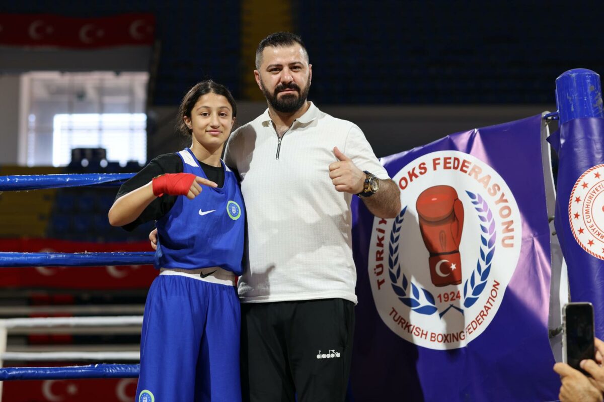 Büyükşehirli boksör Sudem Temuçin Avrupa üçüncüsü