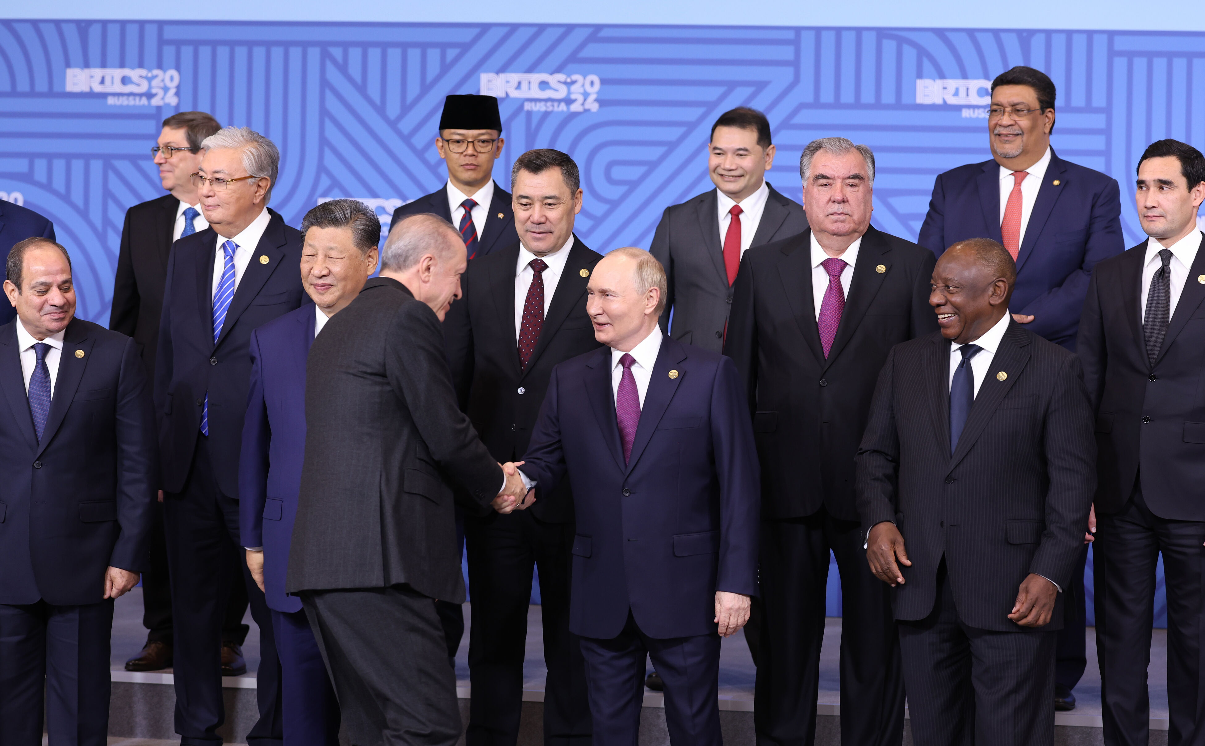 Cumhurbaşkanı Erdoğan BRICS Zirvesi'nde! Aile fotoğrafı çekildiler - 1. Resim