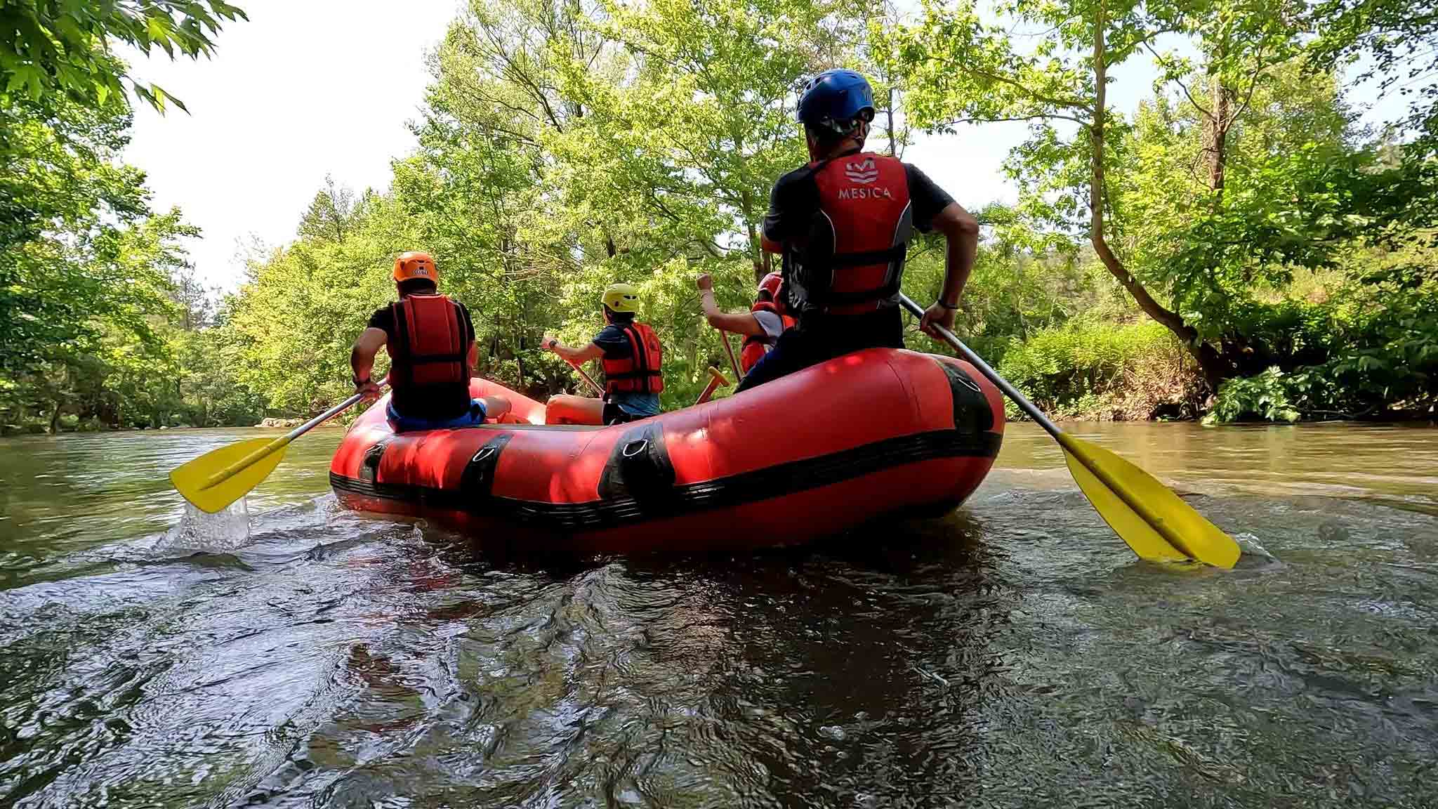 Dağcıların nefes kesen rafting heyecanı