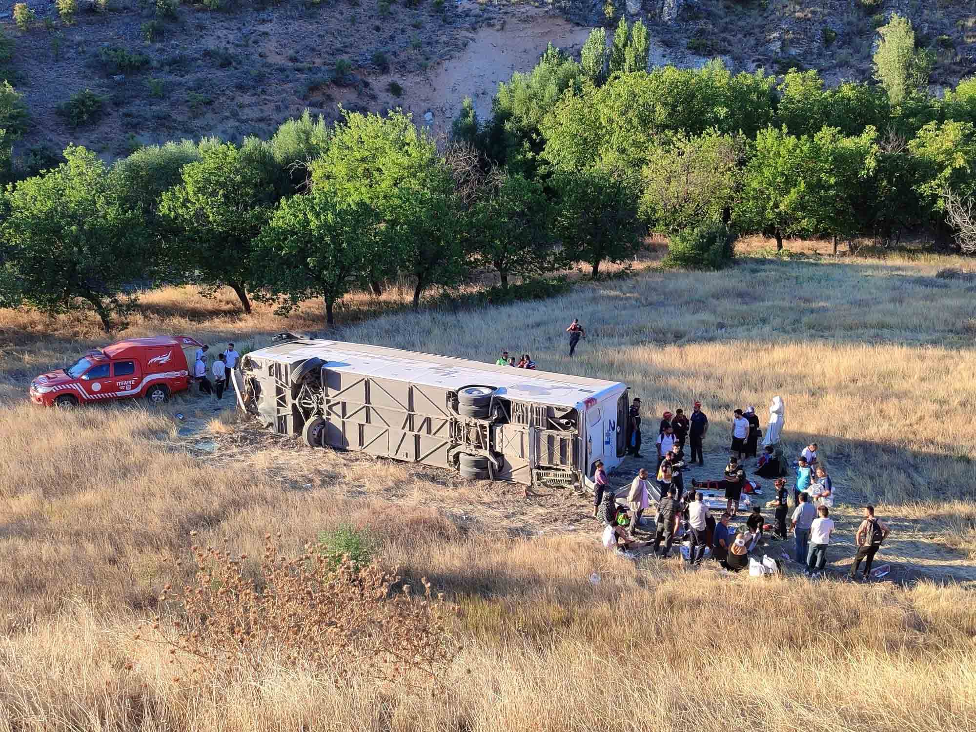 Malatya’da yolcu otobüsü şarampole uçtu: 3’ü ağır 11 yaralı