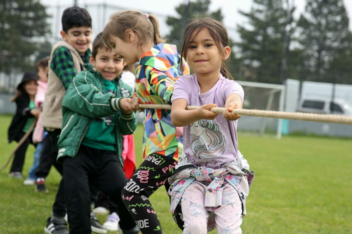 Miniklerin renkli spor şenliği