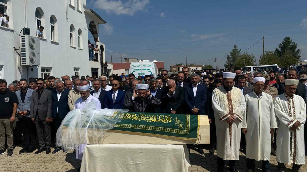 Narin’in tabutuna bırakılan duvak yürekleri dağladı