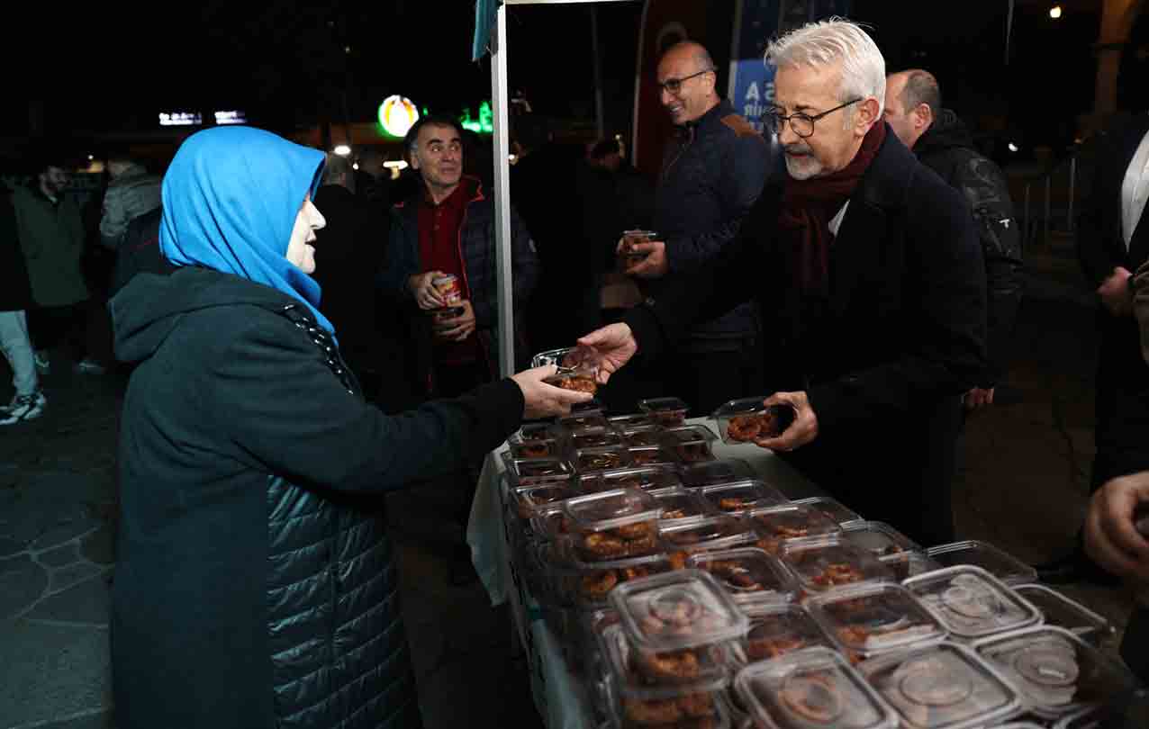 Nilüfer Belediyesi’nden kandil simidi ikramı