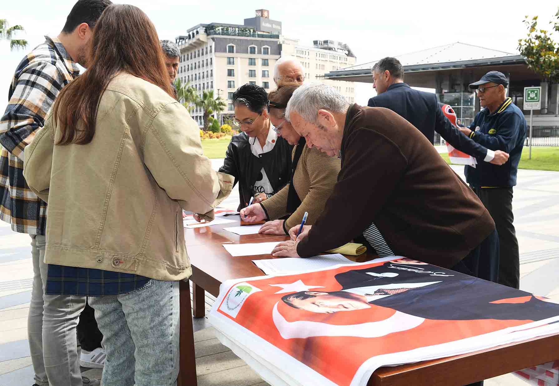 Osmangazi, Ata Posterleri Ile Donatılıyor9