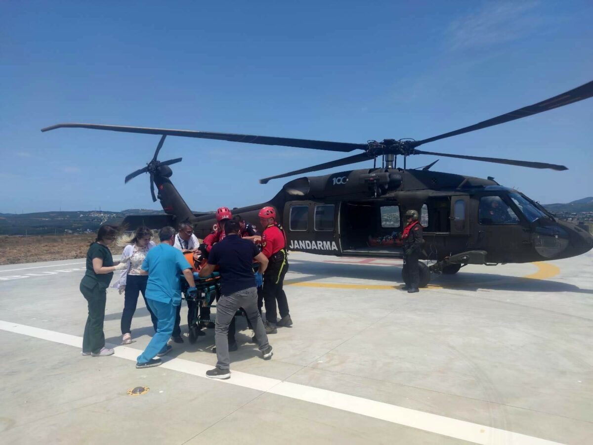 Uçurumdan Yuvarlanan Off-Road Tutkunu 2 Kişi, Yaralı Olarak Helikopterle Kurtarıldı