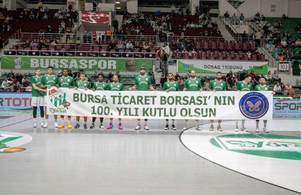 Bursaspor Yörsan-Karşıyaka maçında Yeşil-Beyazlı