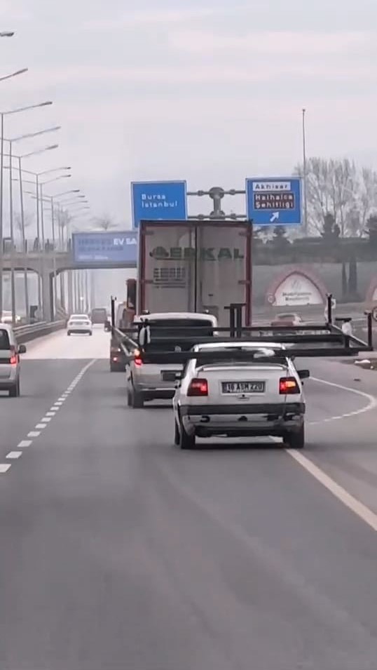 Şaka değil gerçek; Bursa trafiğinde inanılmaz görüntü