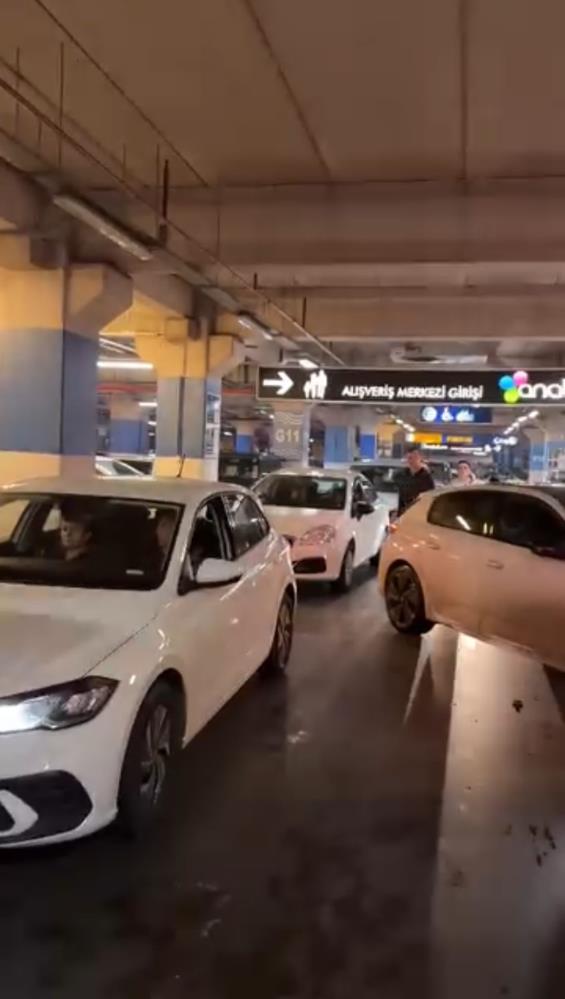 Bursa’da vatandaşların çilesi; Otoparkta mahsur kaldılar