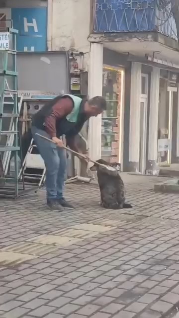 Bursa'da bir vatandaş elindeki