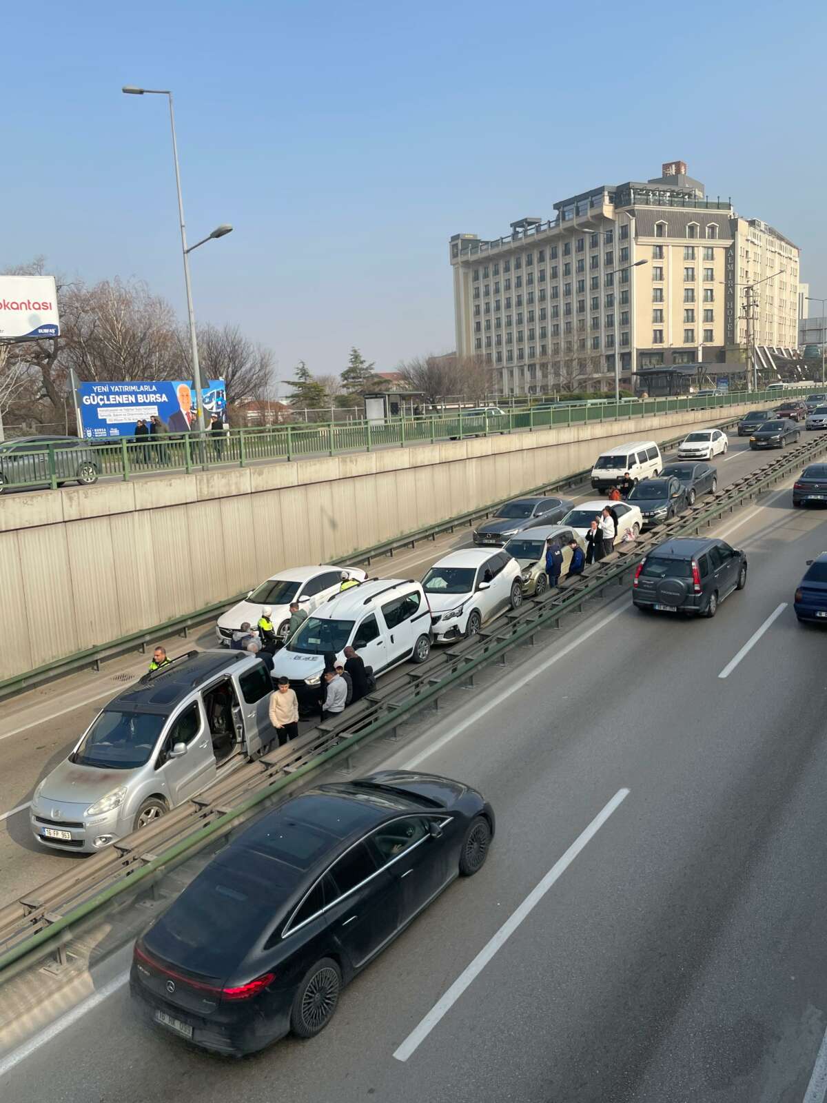 Bursa’nın göbeğinde 7 araç birbirine girdi