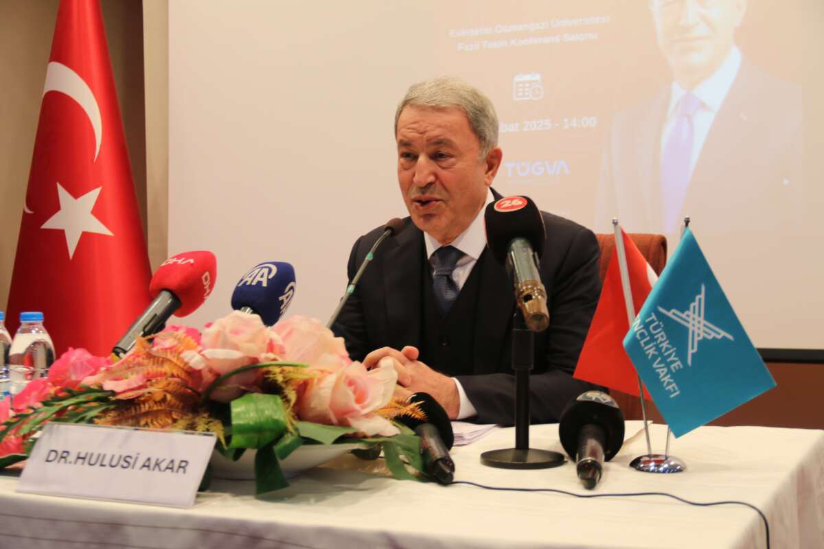 Eski Savunma Bakanı Hulusi Akar:Hulusi Akar dijital teröre dikkat çekti