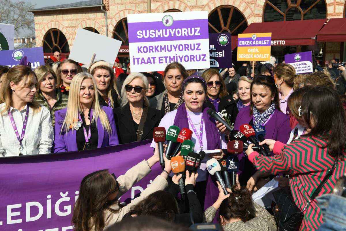 Bursalı kadınlardan 8 Mart yürüyüşü