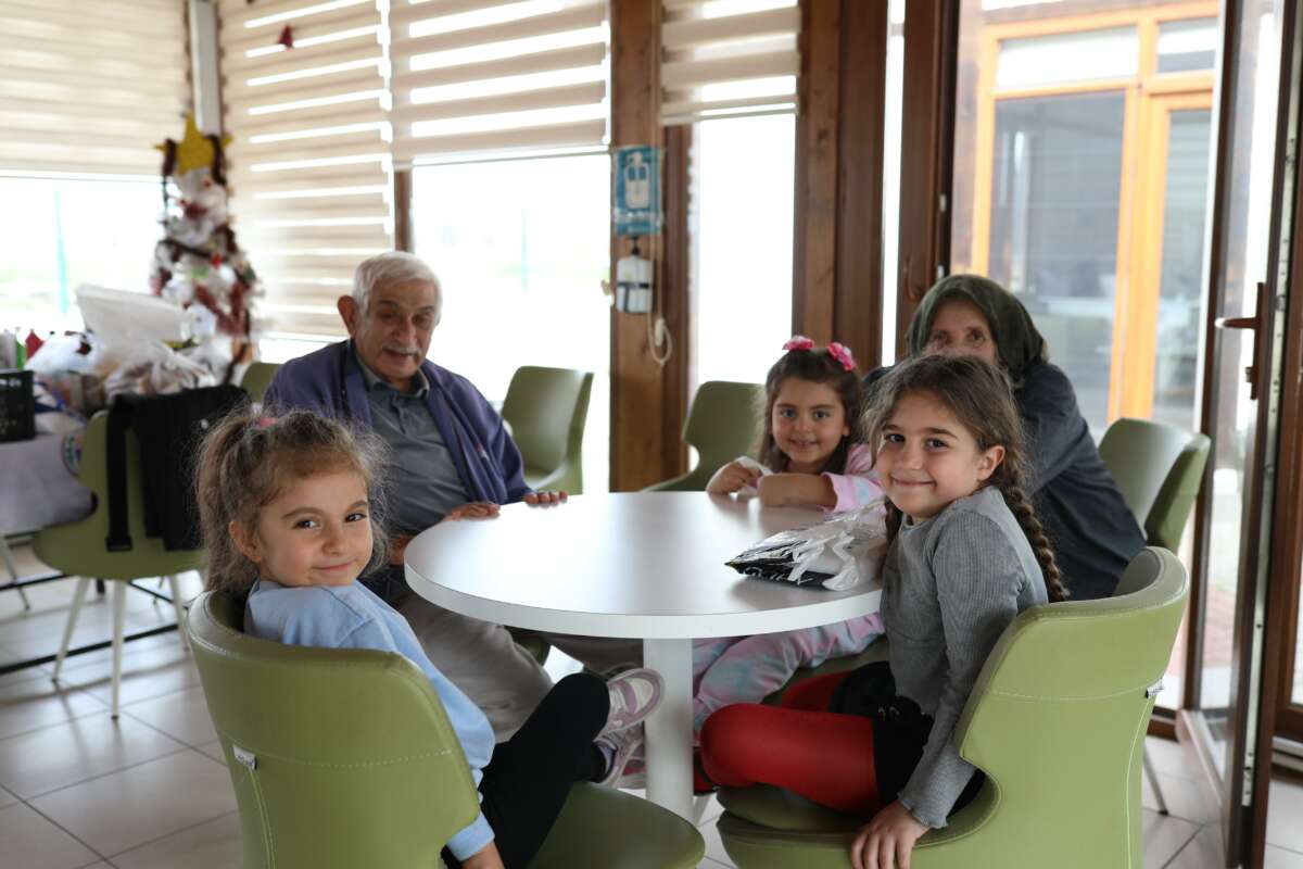 Gemlik’te Minikler ve Büyükler Yaşlılar Haftası’nda Buluştu