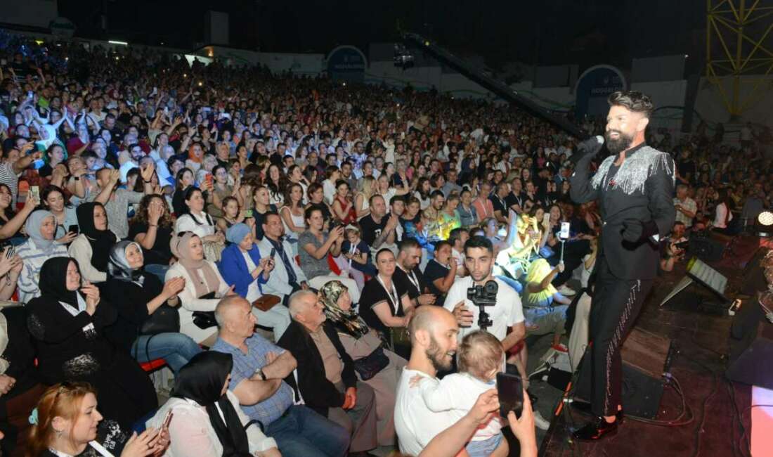 Ünlü sanatçı Mehmet Çevik,