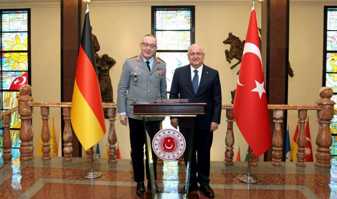 Milli Savunma Bakanı Yaşar