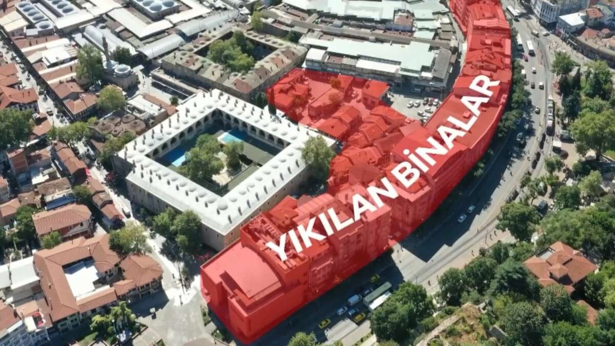 Bakan Kurum: “Bursa’mızın kalbi Tarihi Hanlar ve Çarşılar Bölgesi nefes aldı”